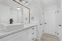 Building Photo - Walking distance to Wood side Plaza, Redwo...