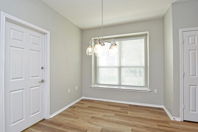 Building Photo - 313 Essex Ln