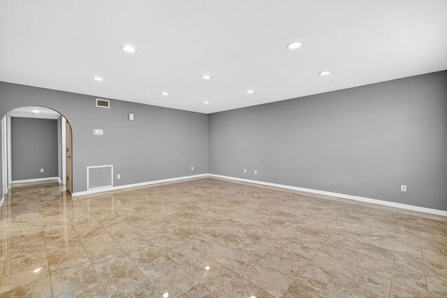 Building Photo - 2 Bedroom 2 Bath Condo with Community pool