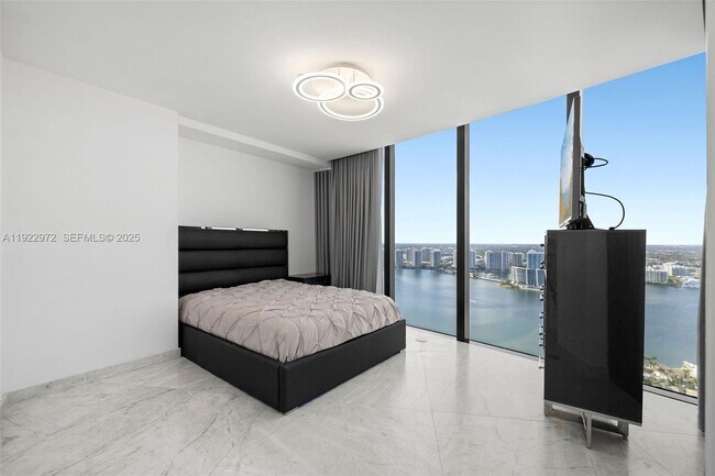 Building Photo - 18555 Collins Ave