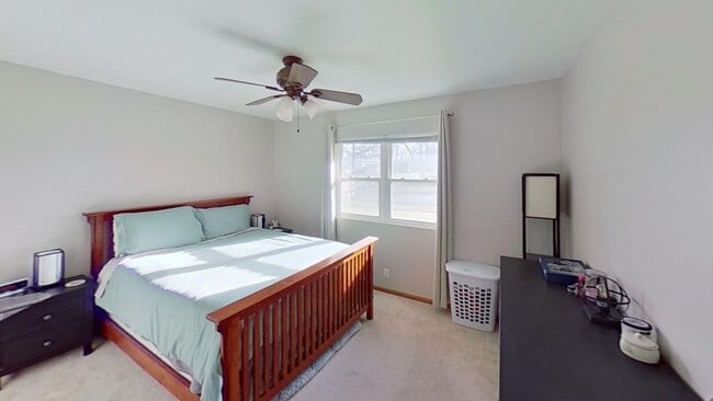 Building Photo - Main level living, brick duplex in quiet N...