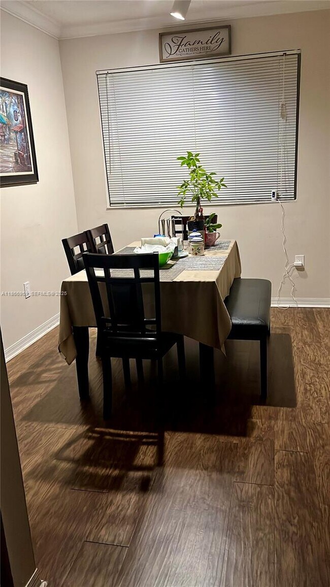 Building Photo - 140 SW 117th Ave