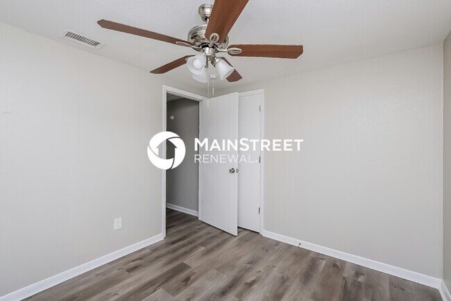 Building Photo - 3 Bedroom Pet-Friendly Home in New Port Richey, FL with Main Street Renewal