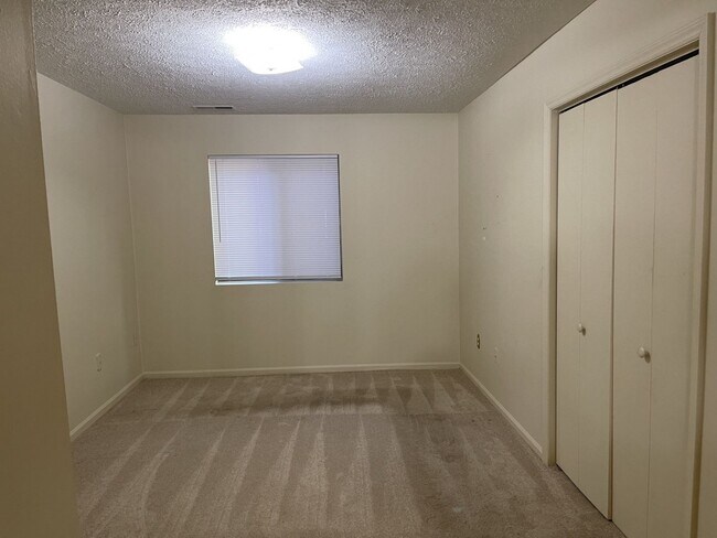 Building Photo - 4003 Governors Square