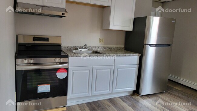 Building Photo - 290 Central St