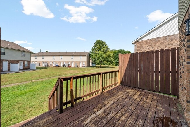 Building Photo - 2 Bedroom Pet Friendly Condo For Rent Near...