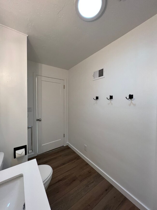 Building Photo - 545be