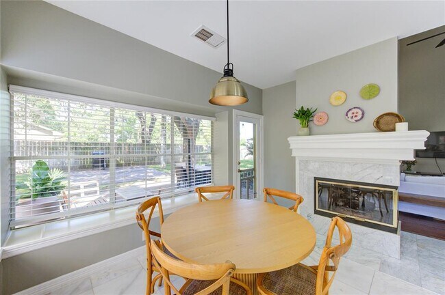 Building Photo - 1526 Forest Home Dr