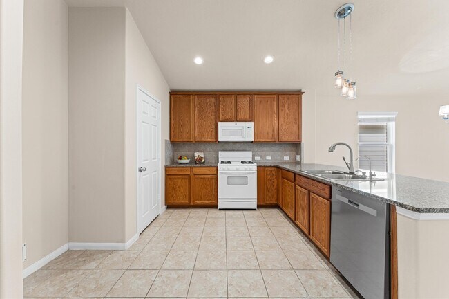 Building Photo - 24530 Lakecrest Town Dr