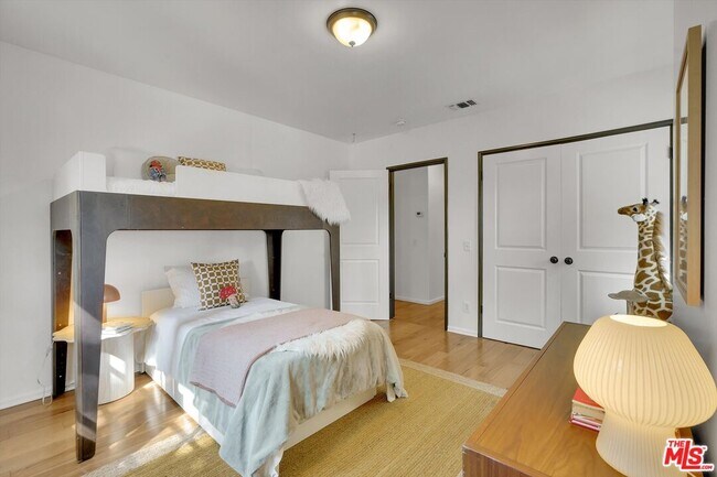 Building Photo - 4300 Laurelgrove Ave