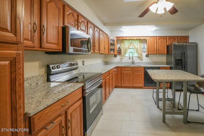 Building Photo - 1301 Chert Pit Rd