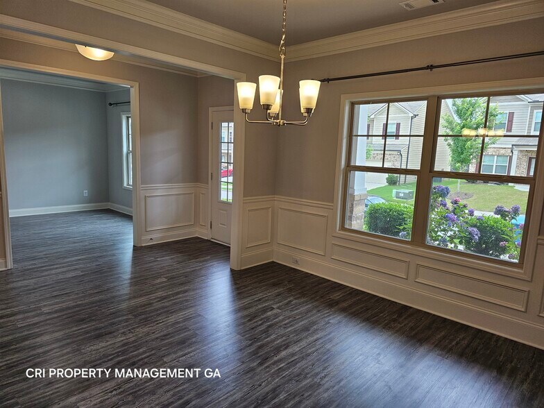 Building Photo - 352 Newshaw Dr