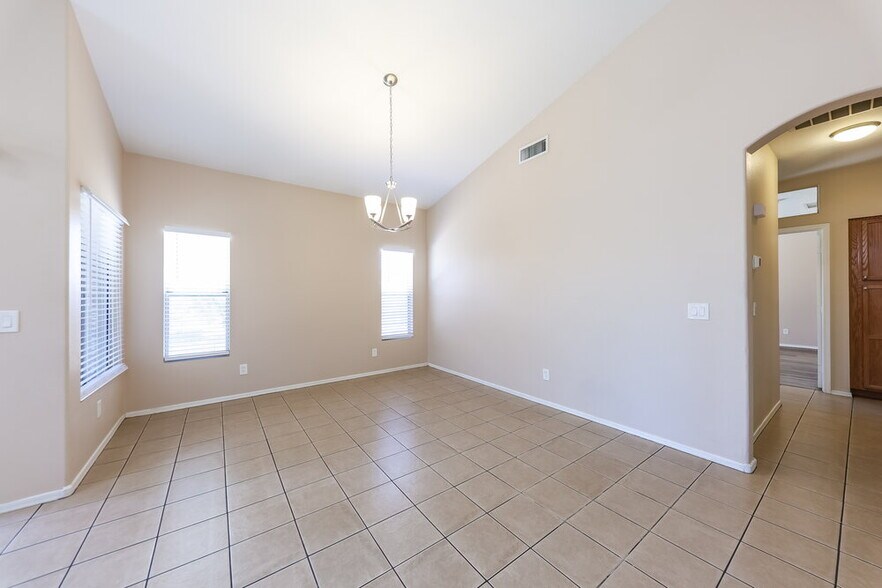Building Photo - 14815 W Dovestar Dr
