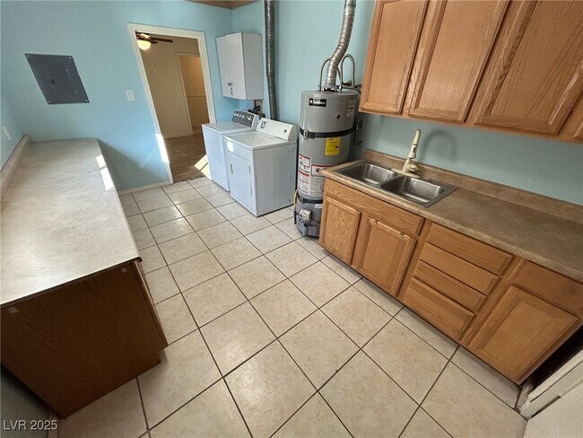 Building Photo - 113 Cedar St