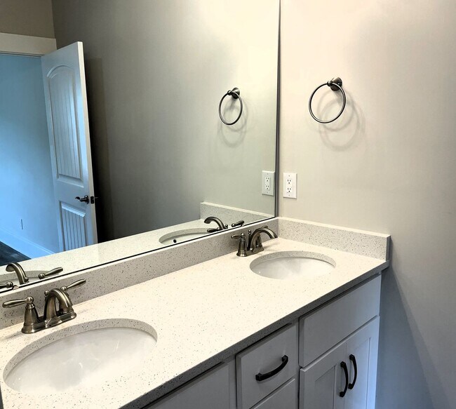 Building Photo - 3 Bedroom 2 Bathroom New Construction Hous...