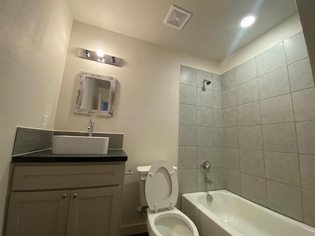 Building Photo - 136 Bridlewood Ln