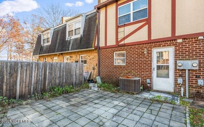 Building Photo - 53 Briar Mills Dr
