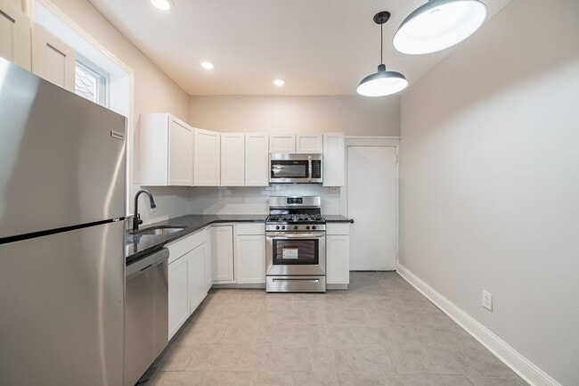 Building Photo - Huge 3 bedroom house for rent