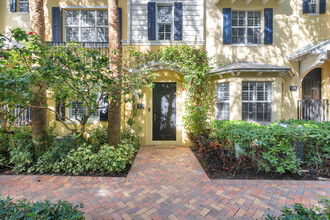 Building Photo - 352 N Bromeliad