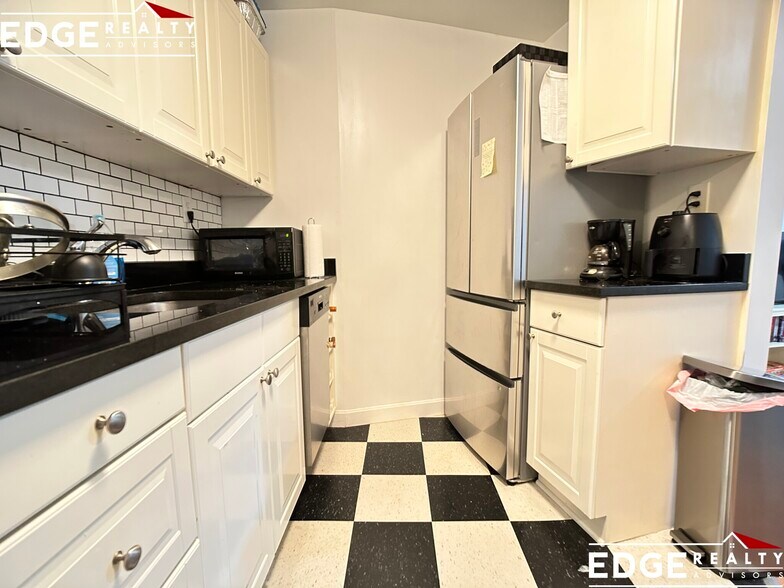 Building Photo - 130 Brainerd Rd