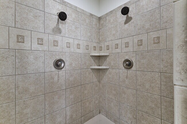 Building Photo - 2478 E Springs Dr