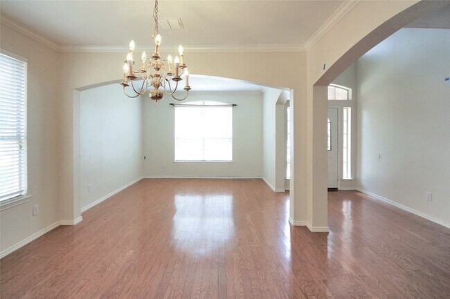 Building Photo - 624 Forest Hill Dr