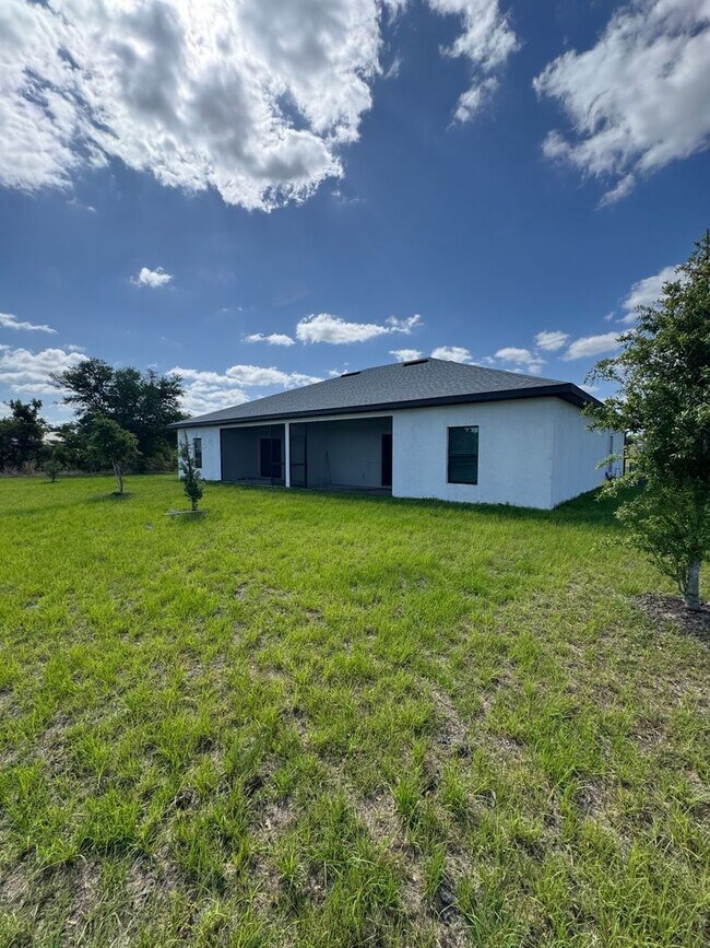 Building Photo - 1153 Oceanic Rd