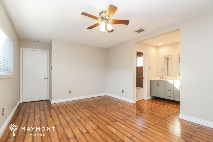 Building Photo - 17435 Jolly Boat Dr