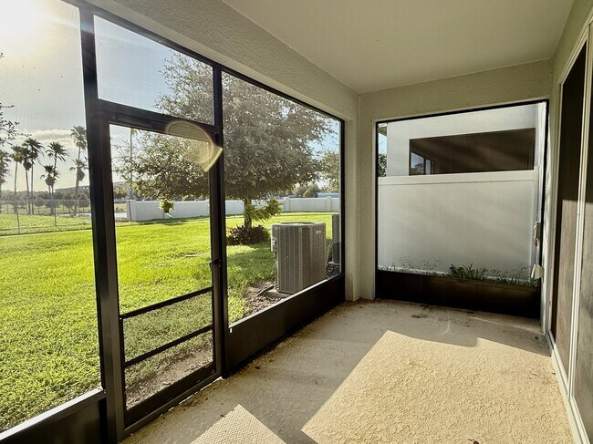 Building Photo - 3977 Plainview Dr