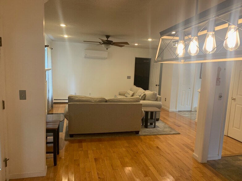 Building Photo - 61 Trotters Way