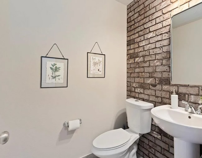 Building Photo - This home has it all!