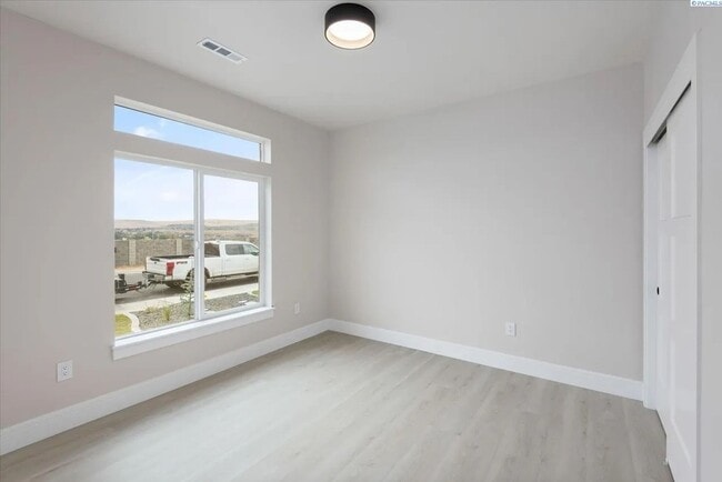 Building Photo - Modern 4-Bedroom Home in Desirable Richland