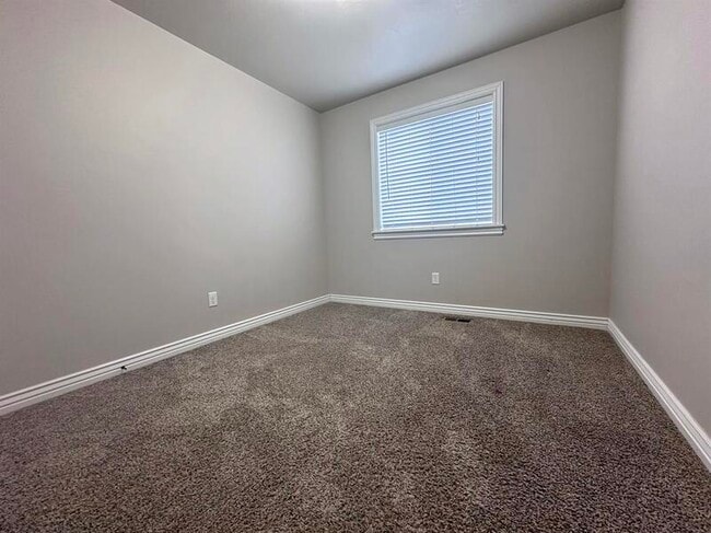 Building Photo - 465 N 2650 W