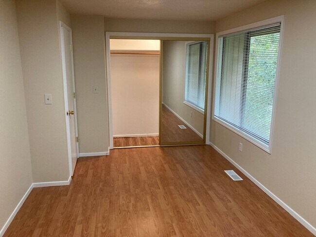Building Photo - Remodeled Condo at Battlecreek Meadows