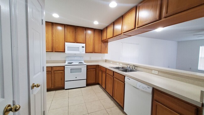 Building Photo - Coming Soon! 3 Bedroom, 2 Bathroom Home for Rent in Plant City