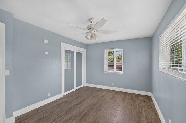 Building Photo - 907 Wright Dr