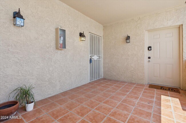 Building Photo - 8649 E Royal Palm Rd