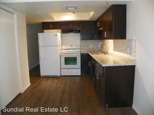 Building Photo - 65-65 N May