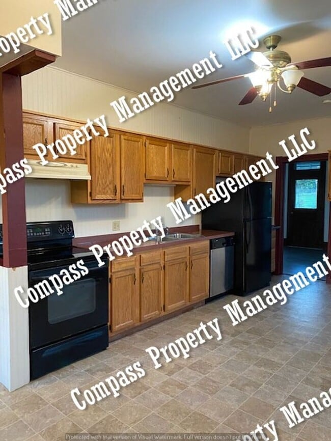 Building Photo - $1445 - 3 Bed, 2 Bath Farmhouse - Denver