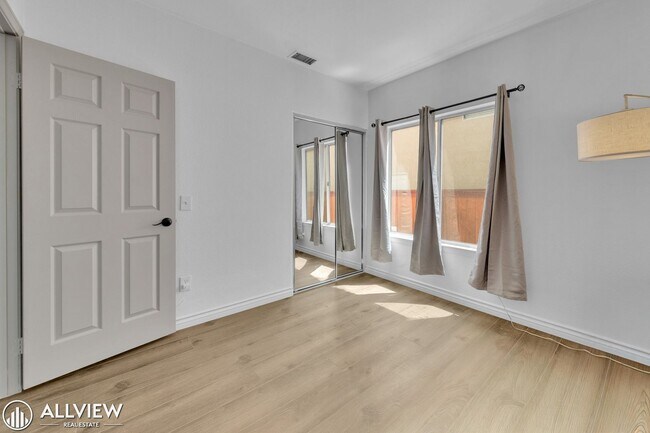 Building Photo - 2385 Country View Glen