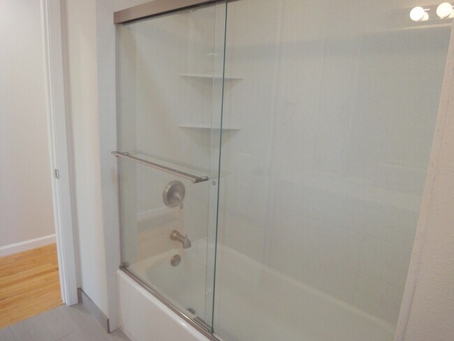 Building Photo - 3 Le Claire Ct