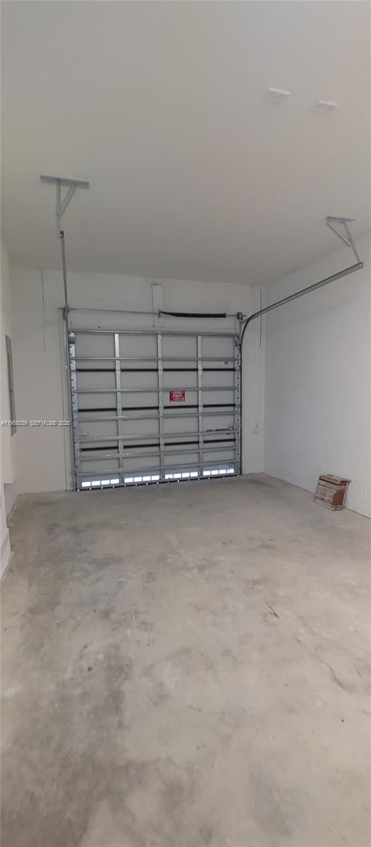 Building Photo - 689 SE 13th St Cir