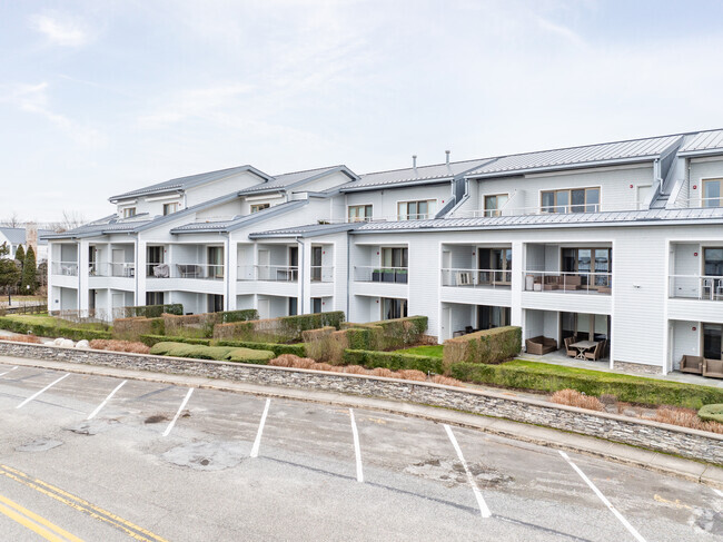 Building Photo - Harbor's Edge