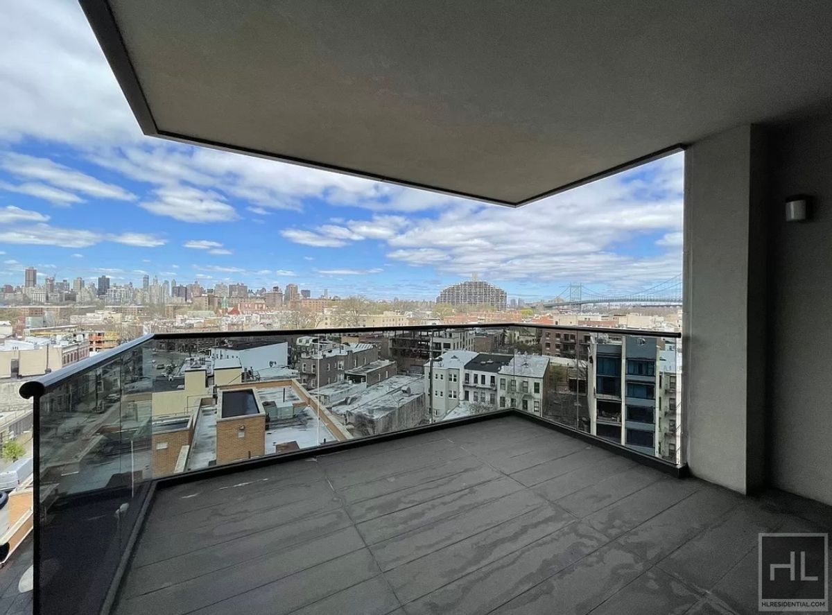 Building Photo - Gorgeous Rent Stabilized 1 bed spanning 700 sq feet - Heat, HW & Cooking gas included, DW Private...