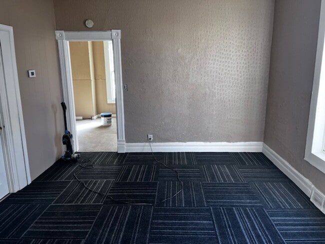 Building Photo - House for Rent 3 BR / 1 BA