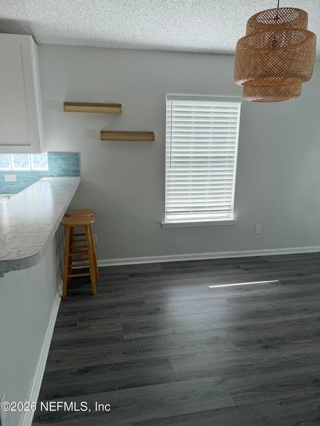 Building Photo - 286 Main St