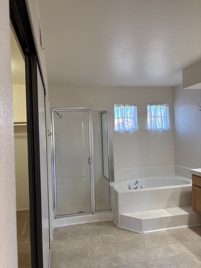 Building Photo - Four Bedroom Home in Sante Fe Hills, San M...