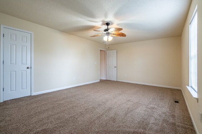 Building Photo - 43 Middlebrook Dr