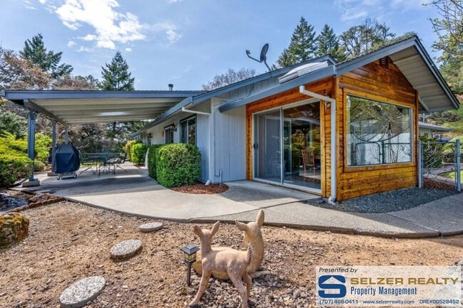 Building Photo - Roomy 3 bd. home in a beautiful Brooktrail...