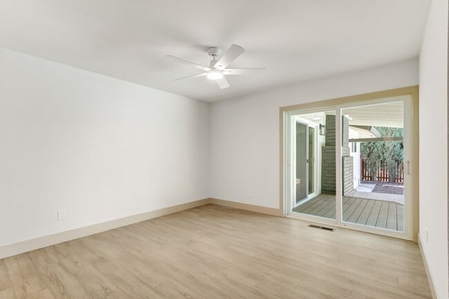 Building Photo - High-End 4-Bedroom Retreat | Designer Kitchen | Resort-Style Backyard & Pool!